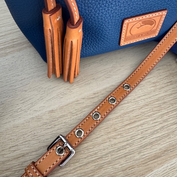 Dooney & Bourke Blue Pebbled Leather Lani Crossbbody Bag Purse Chic and NEW - Picture 10 of 12